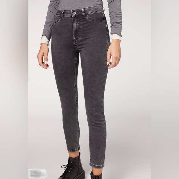 Calzedonia- Women's push-up jeans size XS gently worn. - Picture 2 of 5